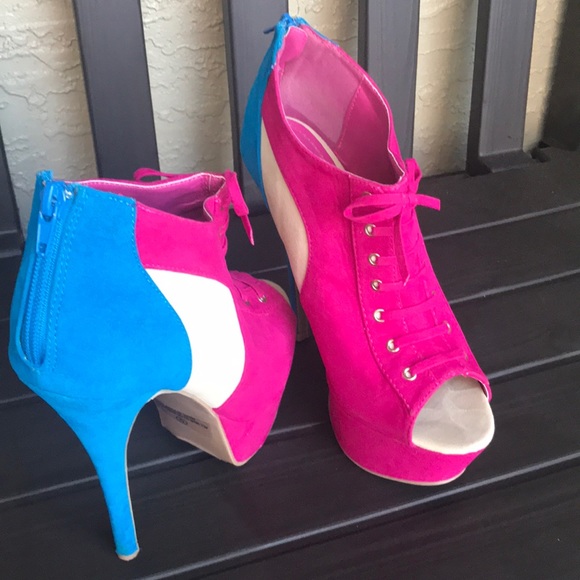 Peep Toe Platforms - Picture 1 of 7